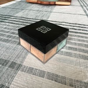 Givenchy Prisme Libre Loose Setting and Finishing Powder